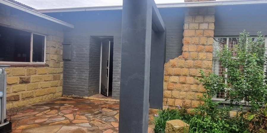 4 Bedroom Property for Sale in Paul Roux Free State